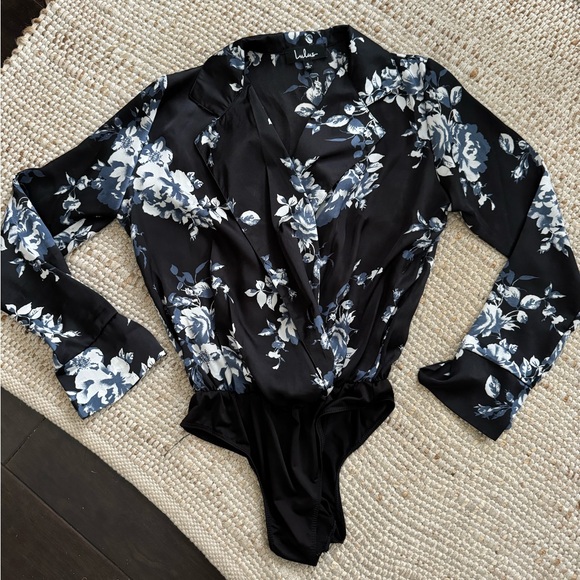 Lulu’s Black and Blue Floral Bodysuit, Size S - Picture 3 of 6